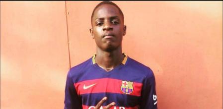 Etta Eyong, at 17, wearing a Barcelona shirt.
